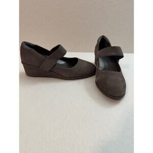 Nurture by Lamaze New Leather Suede Gray 2" Wedge Comfort Velcro Strap Shoe 9.5M